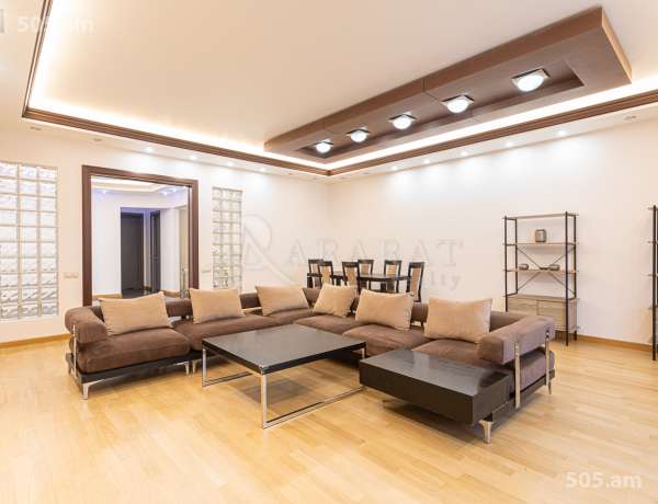 varcov-bnakaran/4-senyakanoc/Northern+%28Hyusisayin%29++Ave/Center/Yerevan