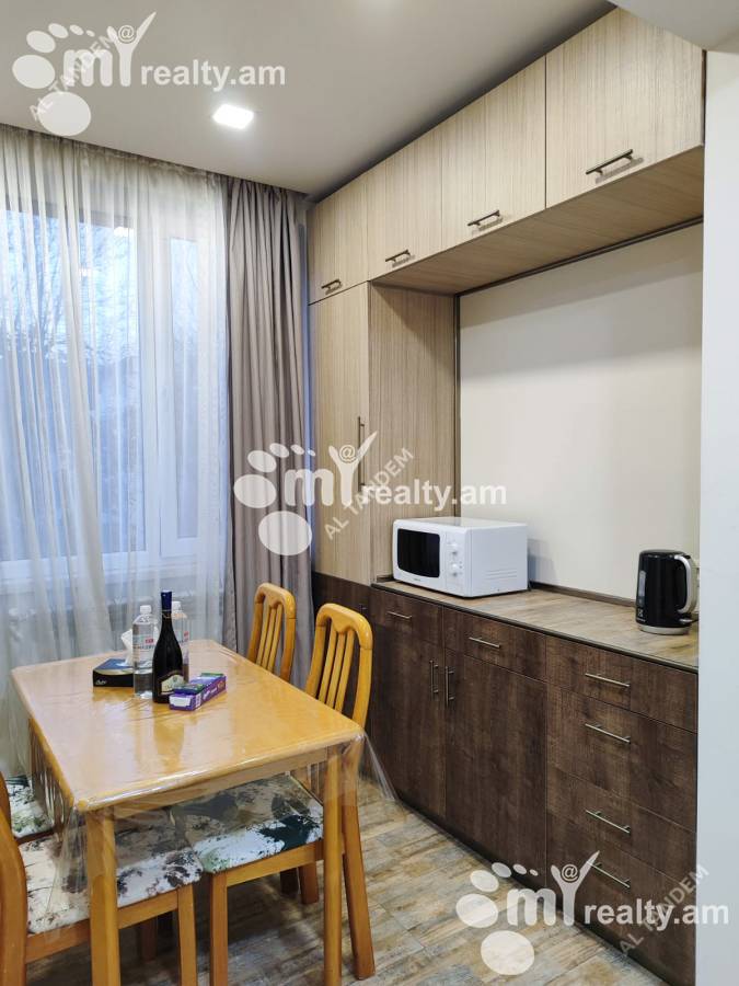 Снять 3 комнатную квартиру Абовян ул, Центр Ереван, 142503