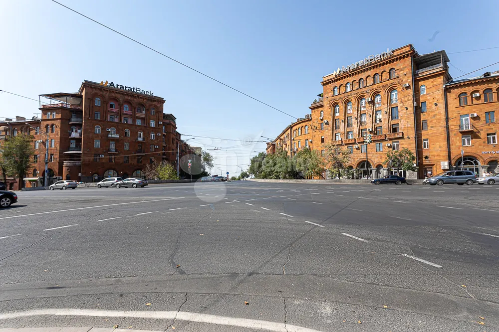 bnakaran/3-senyakanoc/Mashtots+Ave/Center/Yerevan