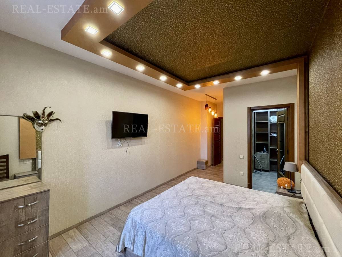 3 bedroom apartment for rent Antarayin St, Center Yerevan, 136837