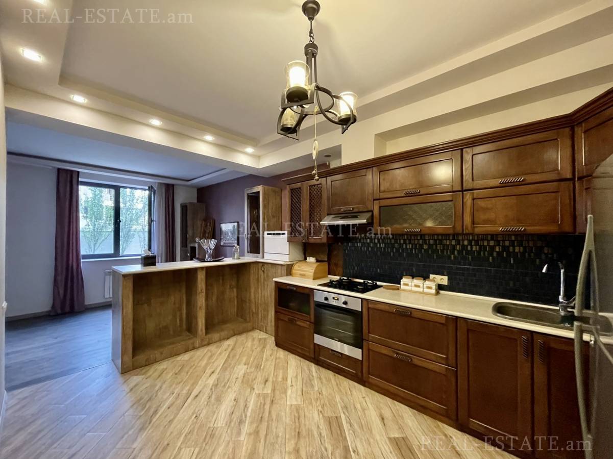 3 bedroom apartment for rent Antarayin St, Center Yerevan, 136837