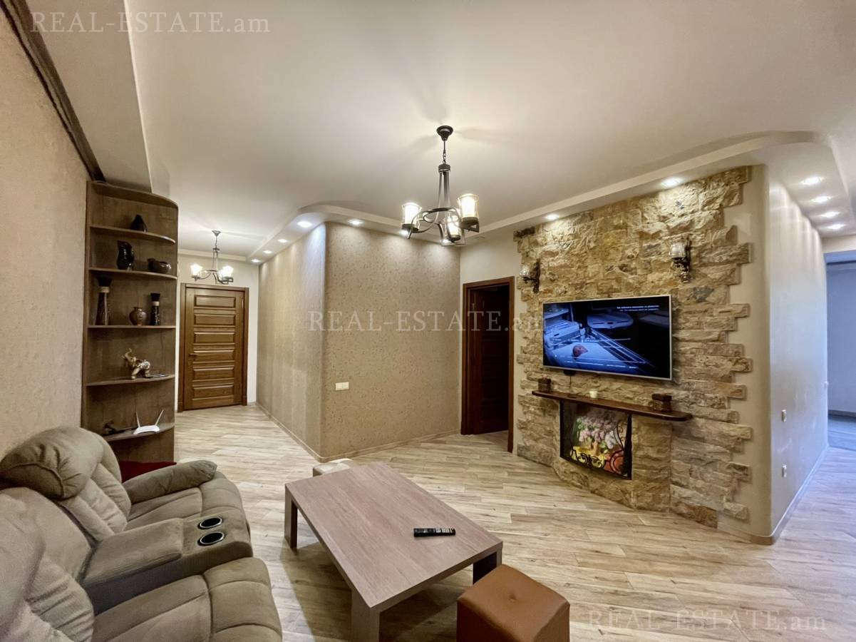 3 bedroom apartment for rent Antarayin St, Center Yerevan, 136837