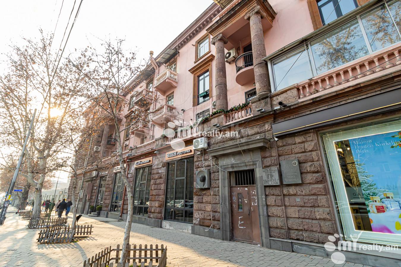 3 սենյականոց բնակարան  Մաշտոցի պող, Կենտրոն Երևան, 144766