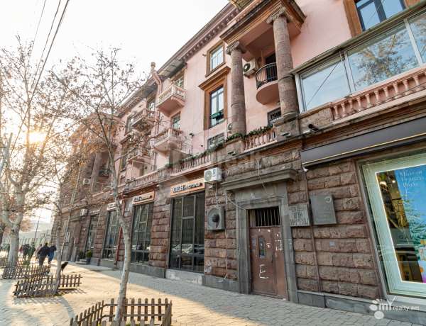 3-bedroom/apartment-for-sale/Mashtots+Ave/Center/Yerevan
