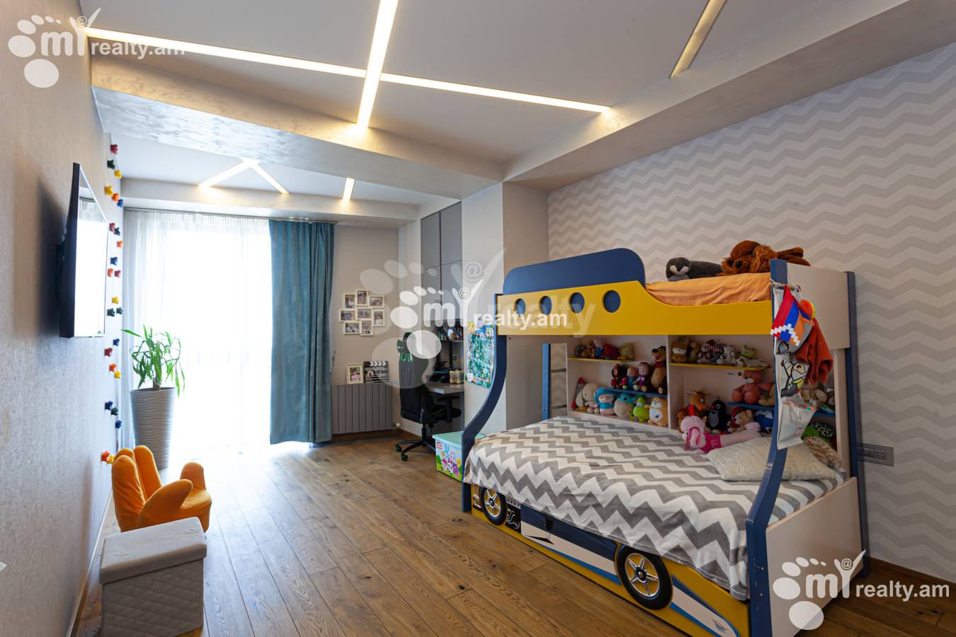 Купить 5 комнатную квартиру Вардананц ул, Центр Ереван, 152171