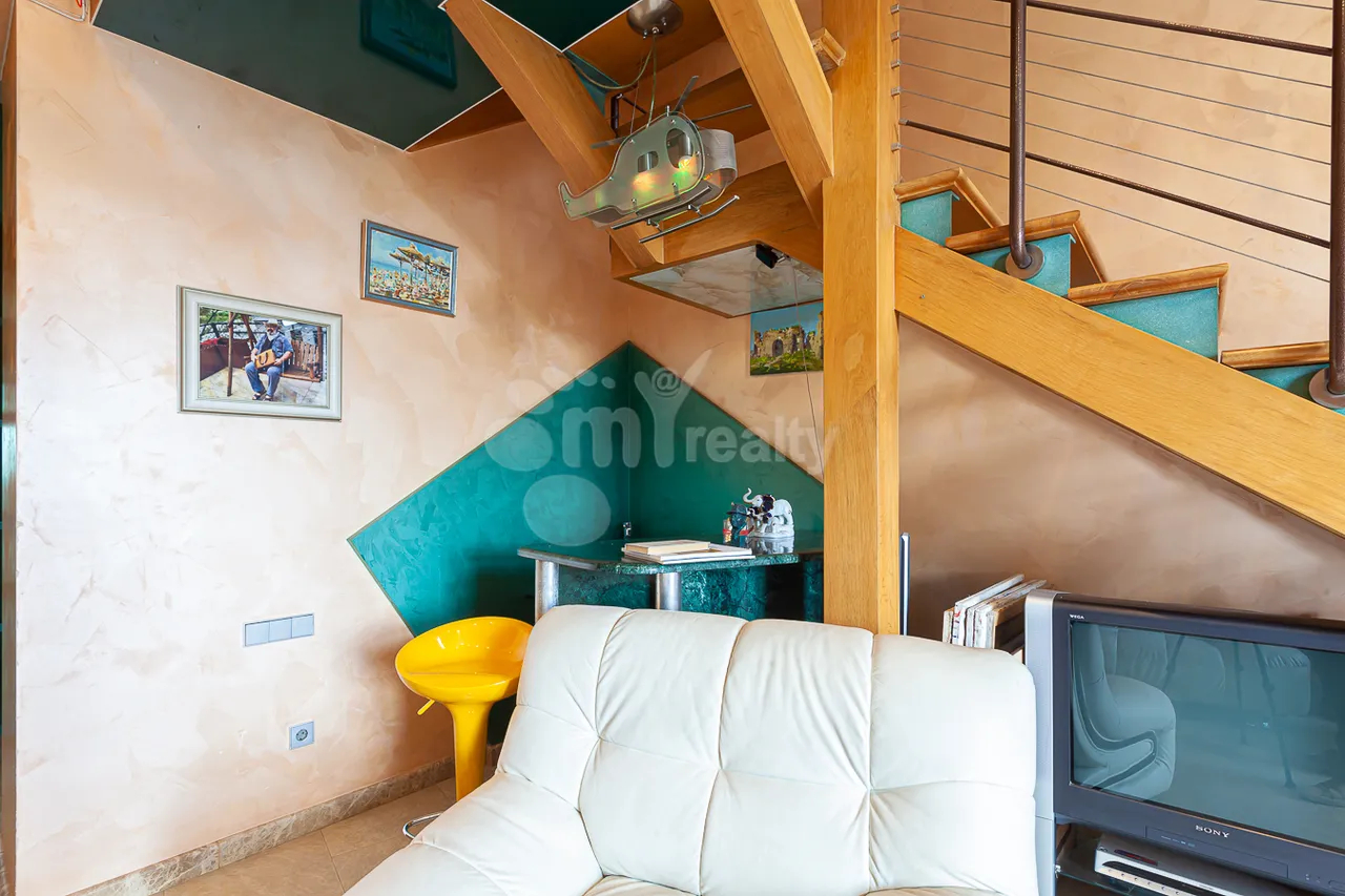 5 bedroom apartment for rent Teryan St, Center Yerevan, 158100