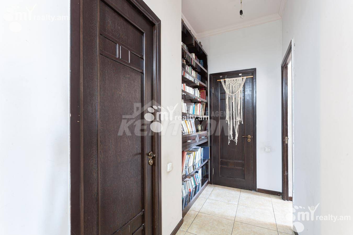 3 սենյականոց բնակարան  Ռոստոմի փող, Կենտրոն Երևան, 154973