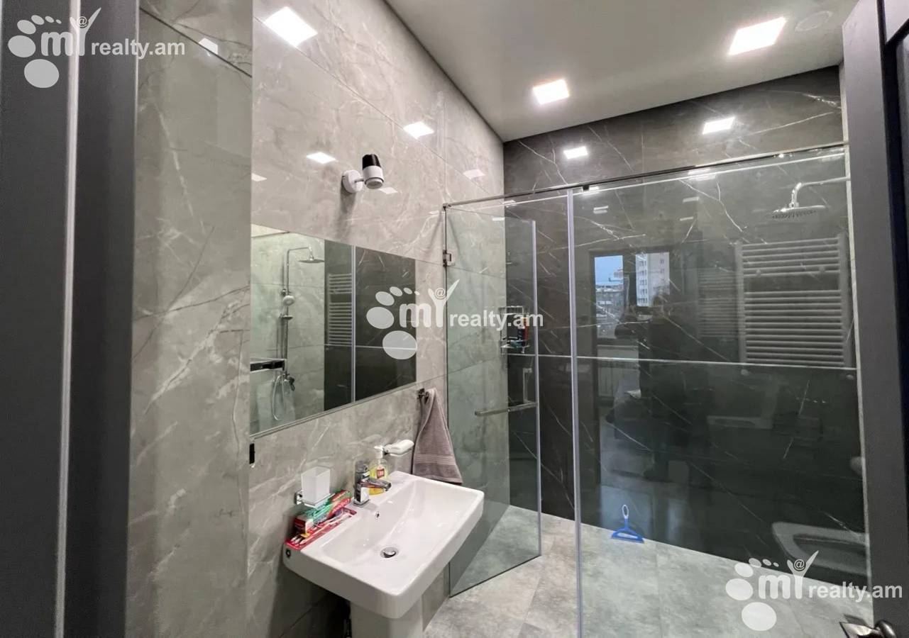 4 bedroom apartment for rent خیابان ماشتوتس, مرکز شهر ایروان, 156286