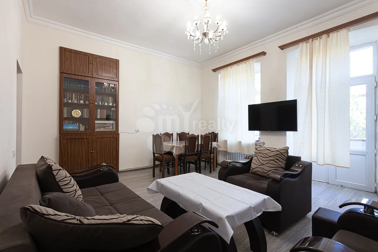 3 bedroom apartment for rent Mashtots Ave, Center Yerevan, 161482