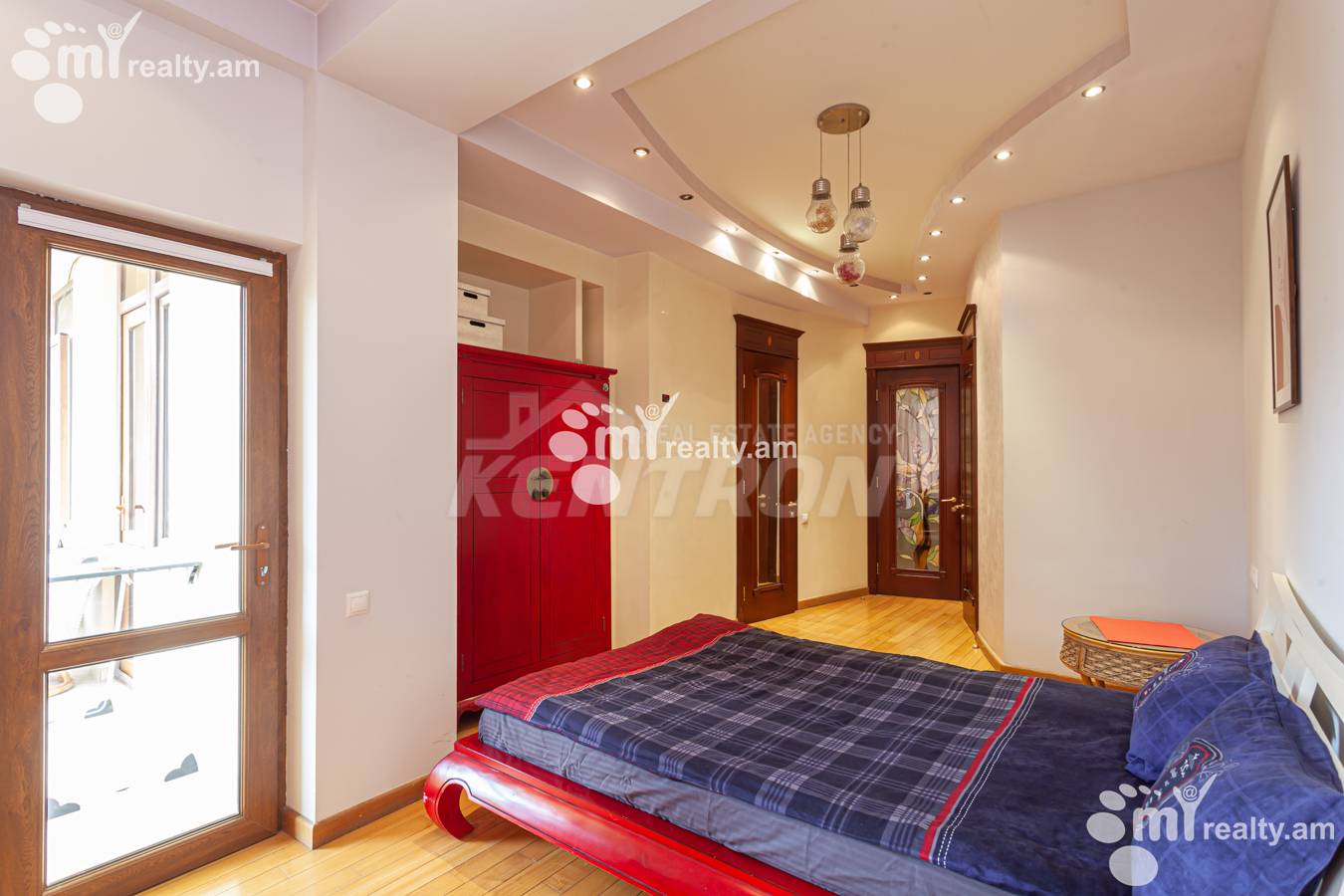 3 bedroom apartment for sale خیابان چارِنتس, مرکز شهر ایروان, 152235