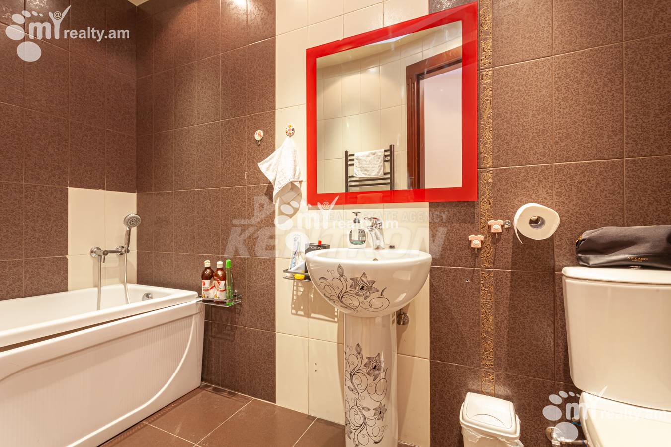 3 bedroom apartment for sale خیابان چارِنتس, مرکز شهر ایروان, 152235