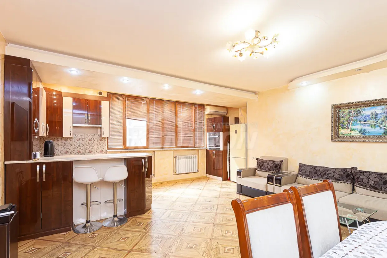 2 սենյականոց բնակարան վարձով Սայաթ-Նովայի պող, Կենտրոն Երևան, 158594