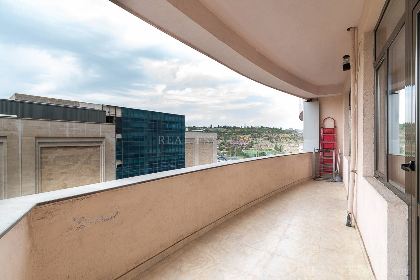 3 սենյականոց բնակարան  Ծիծեռնակաբերդի խճուղի, Կենտրոն Երևան, 124551