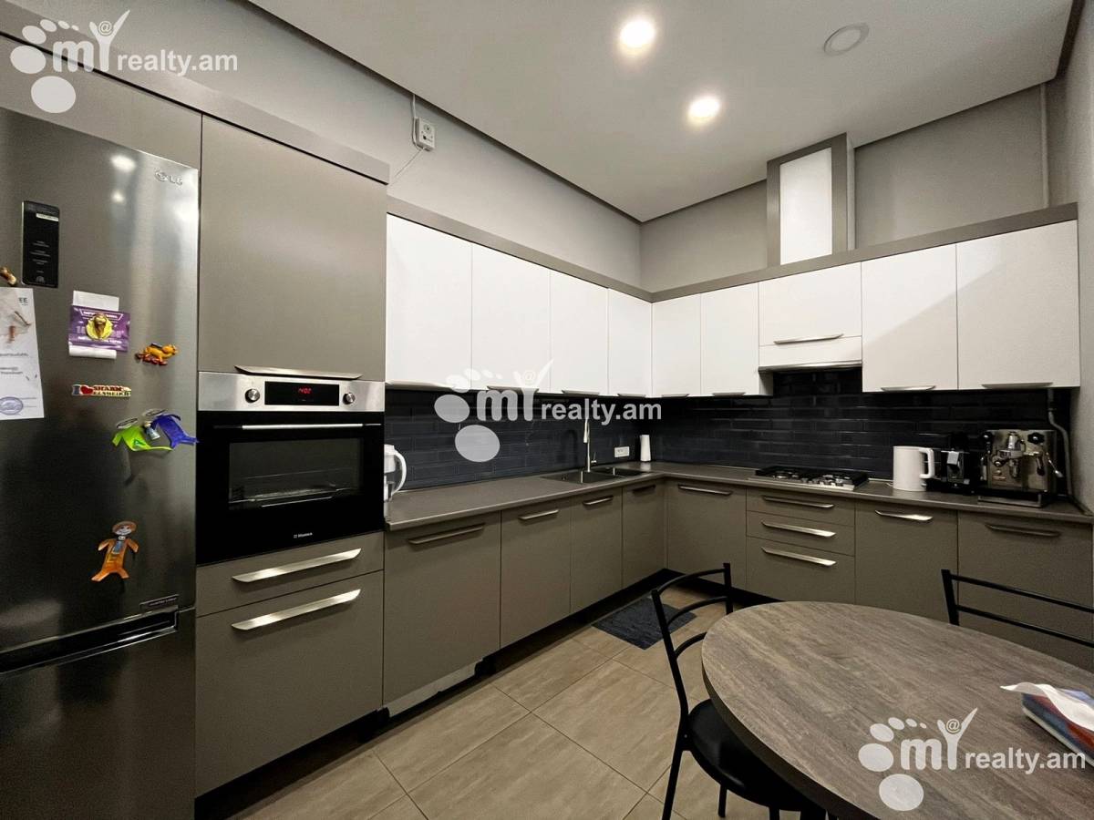 4 bedroom apartment for sale خیابان آزاتوتیان, عربگیر ایروان, 158123