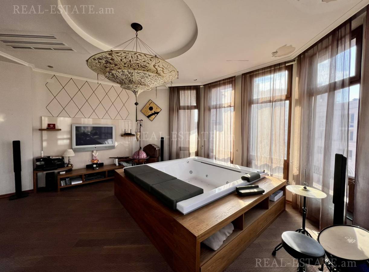 4 bedroom apartment for sale Northern (Hyusisayin)  Ave, Center Yerevan, 119236