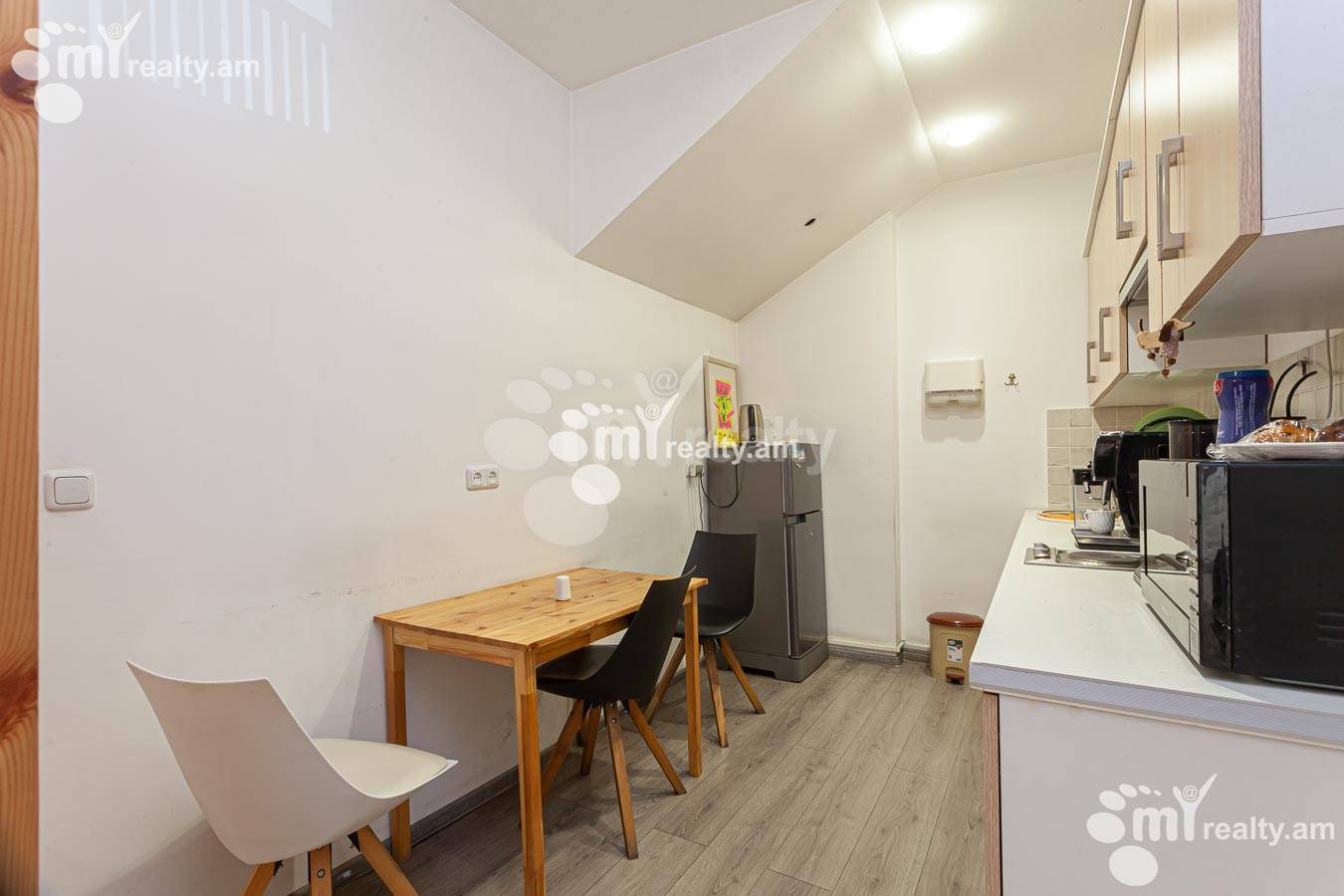 Снять коммерческoе помещение Мгер Мкртчян ул, Центр Ереван, 156329