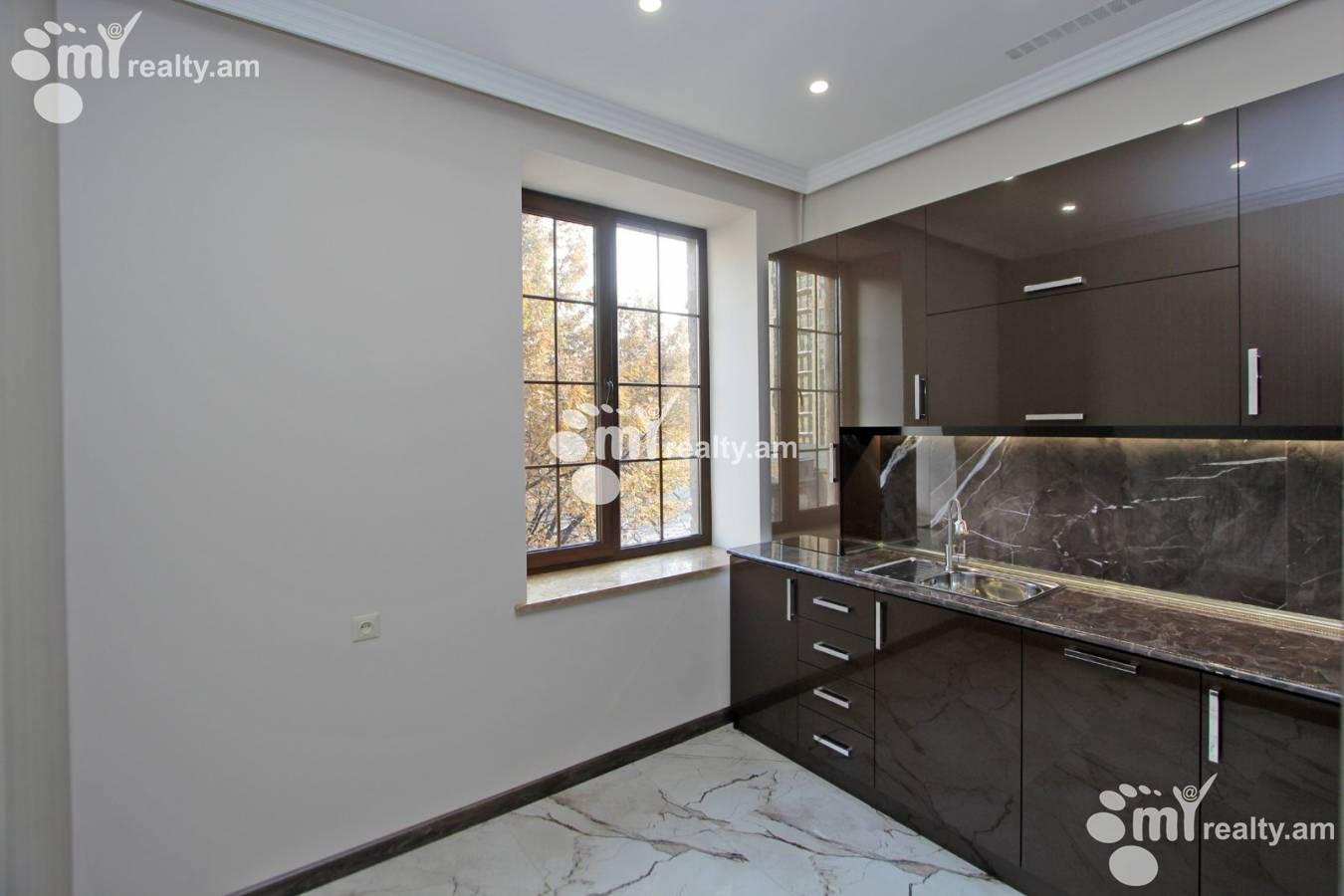 3 bedroom apartment for sale Saryan St, Center Yerevan, 140722
