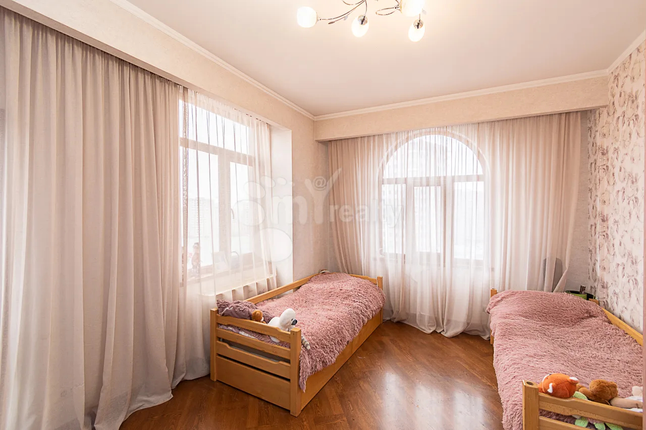 Купить 4 комнатную квартиру Адонц ул, Арабкир Ереван, 159530