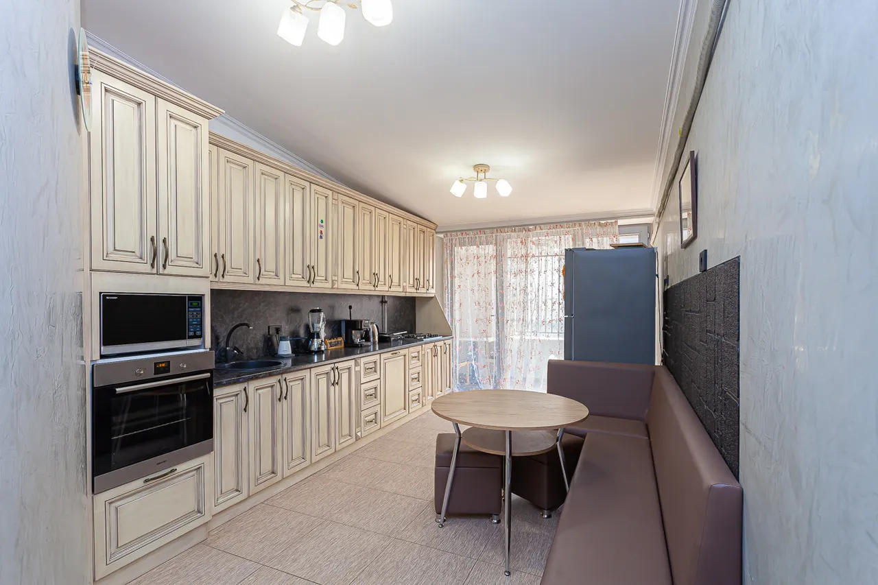 4 bedroom apartment for sale خیابان یِکمالیان, مرکز شهر ایروان, 159759