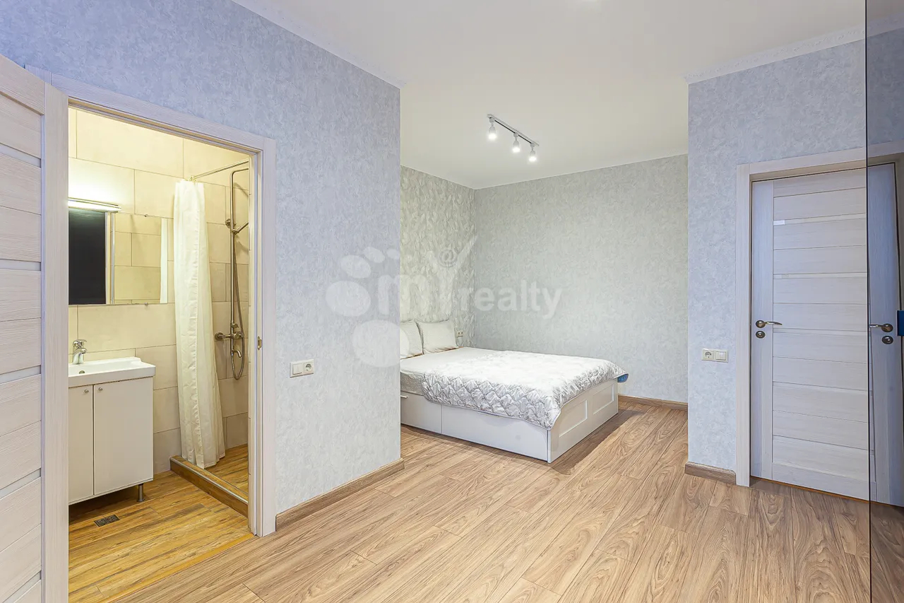 3 bedroom apartment for rent Teryan St, Center Yerevan, 158703