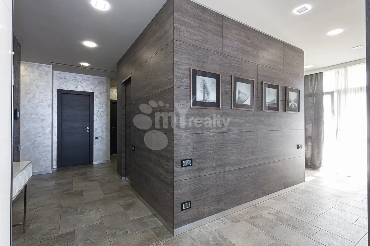 3 bedroom apartment for sale Antarayin St, Center Yerevan, 161759