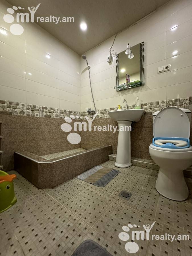 3 bedroom apartment for sale Paronyan St, Center Yerevan, 157124