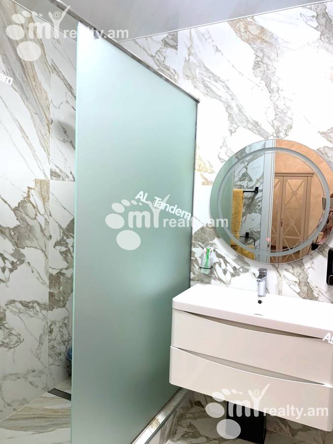 Купить 3 комнатную квартиру Вардананц ул, Центр Ереван, 143105