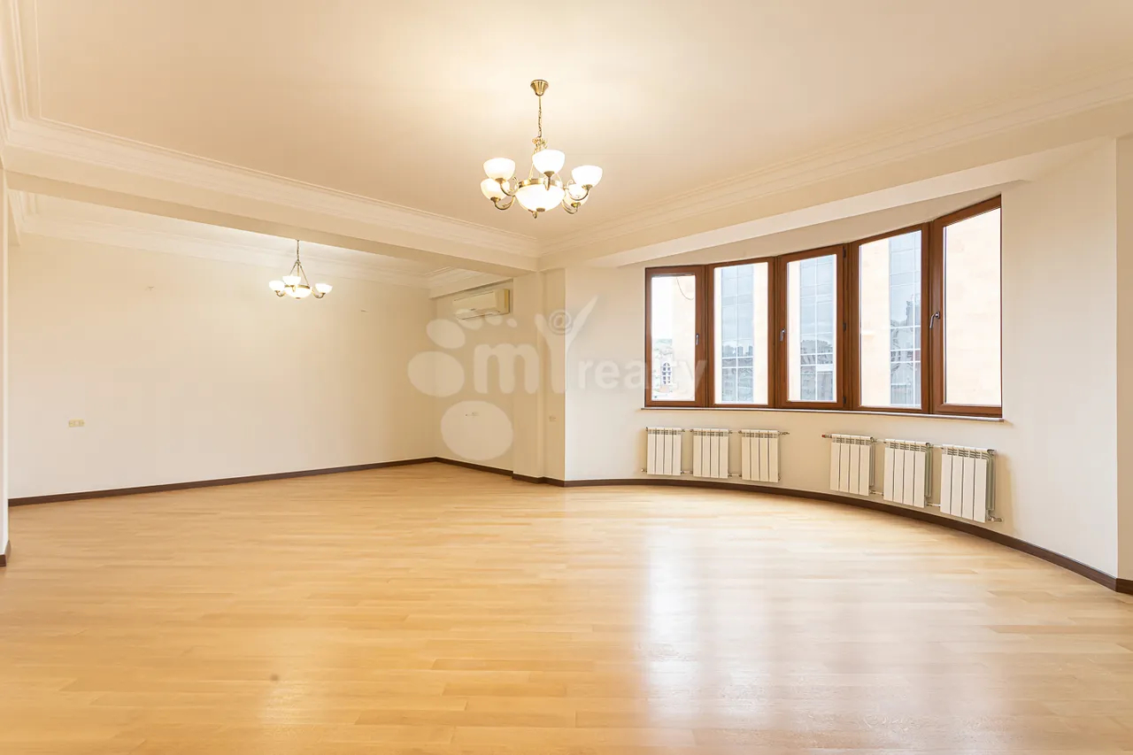4 bedroom apartment for sale Vardanants St, Center Yerevan, 157558