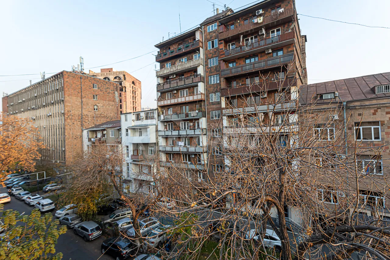 Купить 2 комнатную квартиру Анрапетутян ул, Центр Ереван, 158020