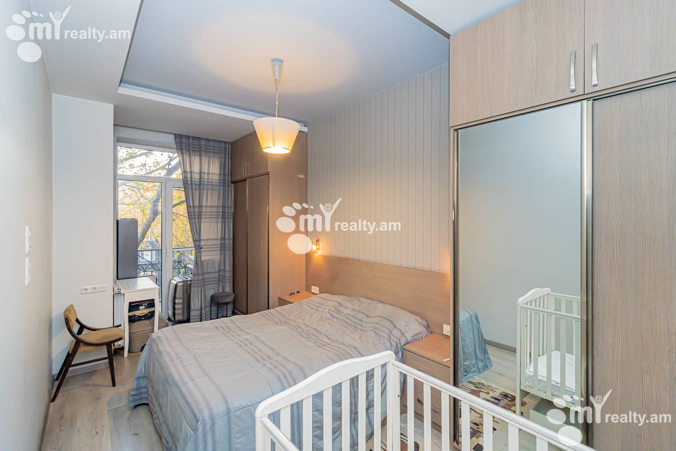 3 bedroom apartment for sale خیابان هِراتسی, مرکز شهر ایروان, 143129