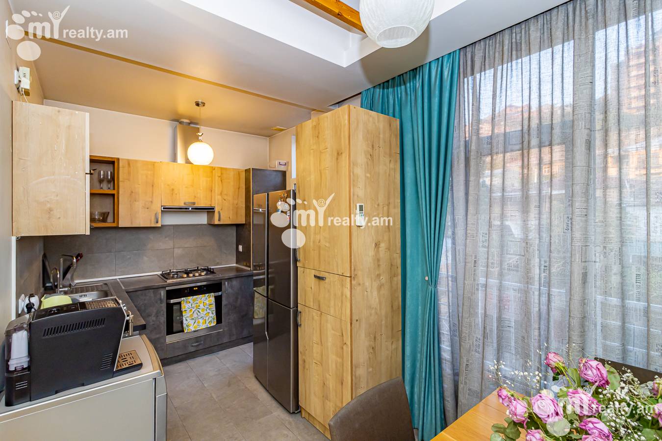 3 bedroom apartment for sale خیابان هِراتسی, مرکز شهر ایروان, 143129