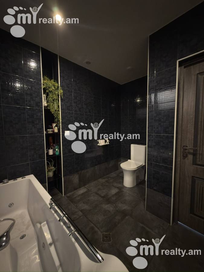 4 bedroom apartment for sale خیابان ا. آوِتیسیان, عربگیر ایروان, 160137