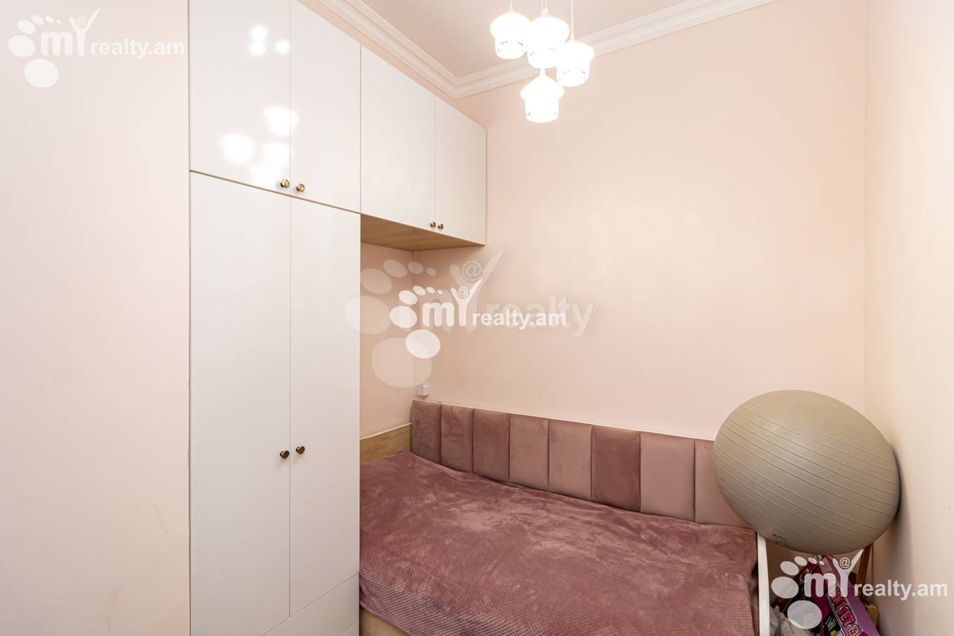 4 bedroom apartment for sale خیابان آدونس, عربگیر ایروان, 151534