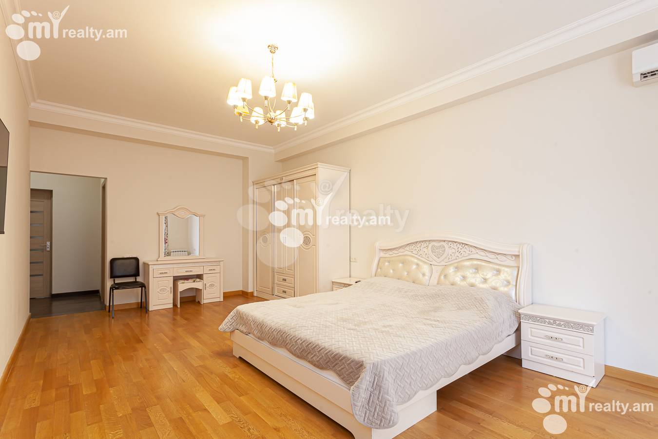 3 bedroom apartment for rent Aram St, Center Yerevan, 156058