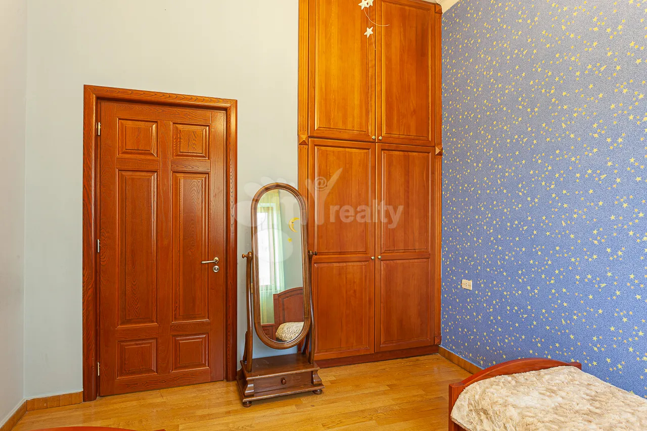 4 bedroom apartment for sale Tumanyan St, Center Yerevan, 160676