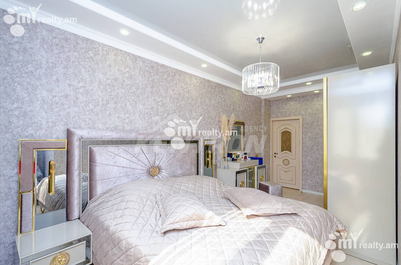 Купить 3 комнатную квартиру Антараин ул, Центр Ереван, 157086