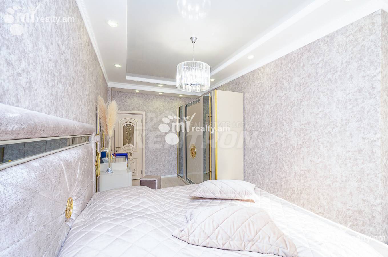 Купить 3 комнатную квартиру Антараин ул, Центр Ереван, 157086