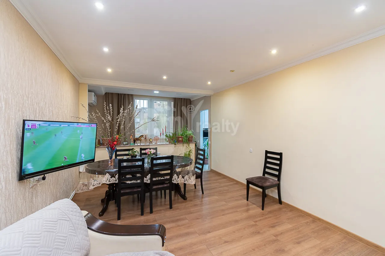 3 bedroom apartment for sale خیابان آزاتوتیان, عربگیر ایروان, 160246