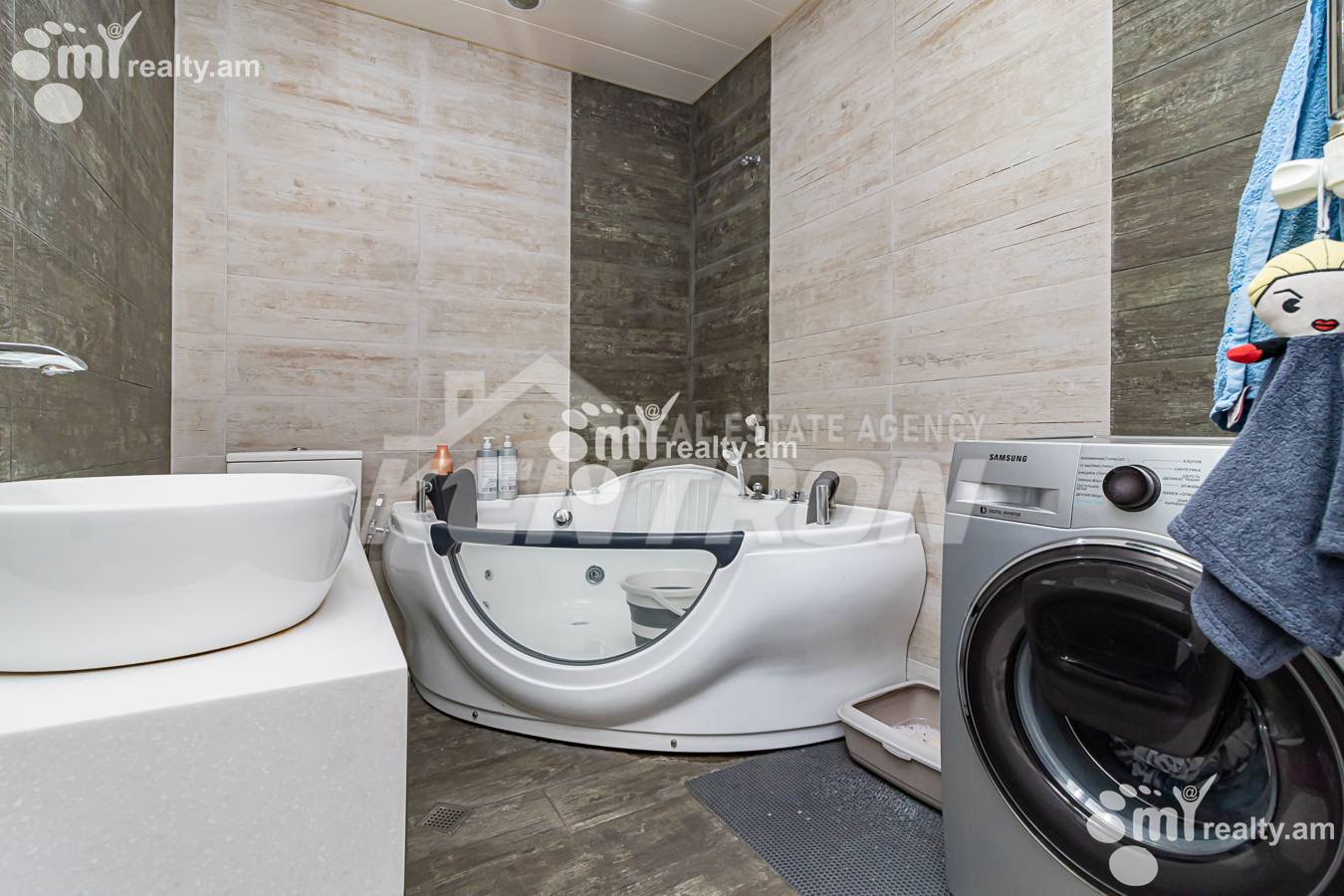 3 սենյականոց բնակարան  Ֆուչիկի փող, Աջափնյակ Երևան, 135918