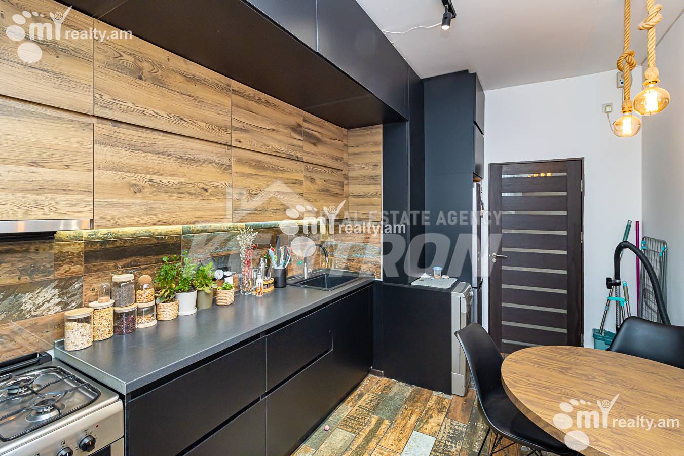 3 սենյականոց բնակարան  Ֆուչիկի փող, Աջափնյակ Երևան, 135918