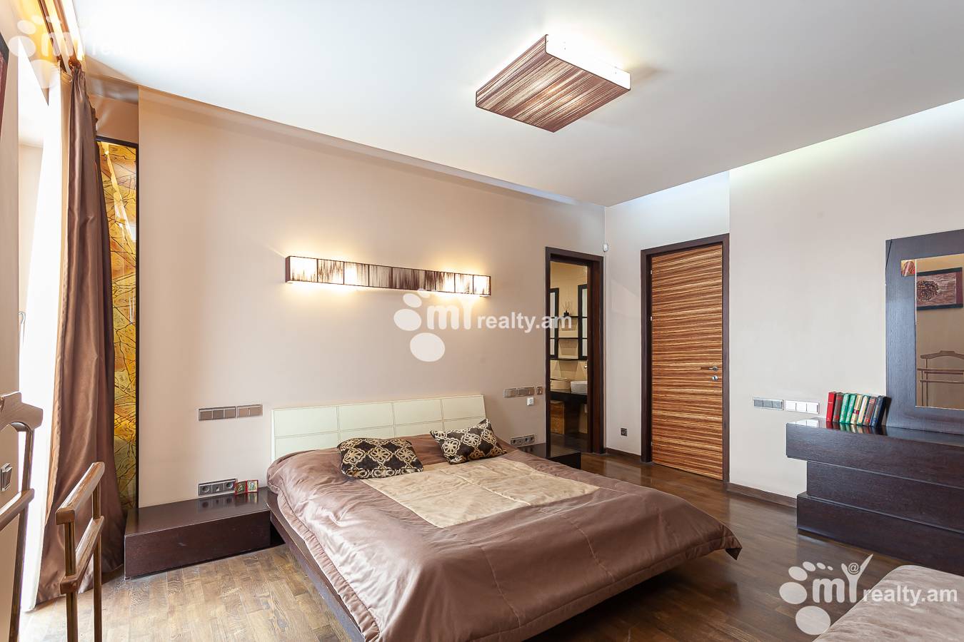 4 bedroom apartment for sale Antarayin St, Center Yerevan, 144099