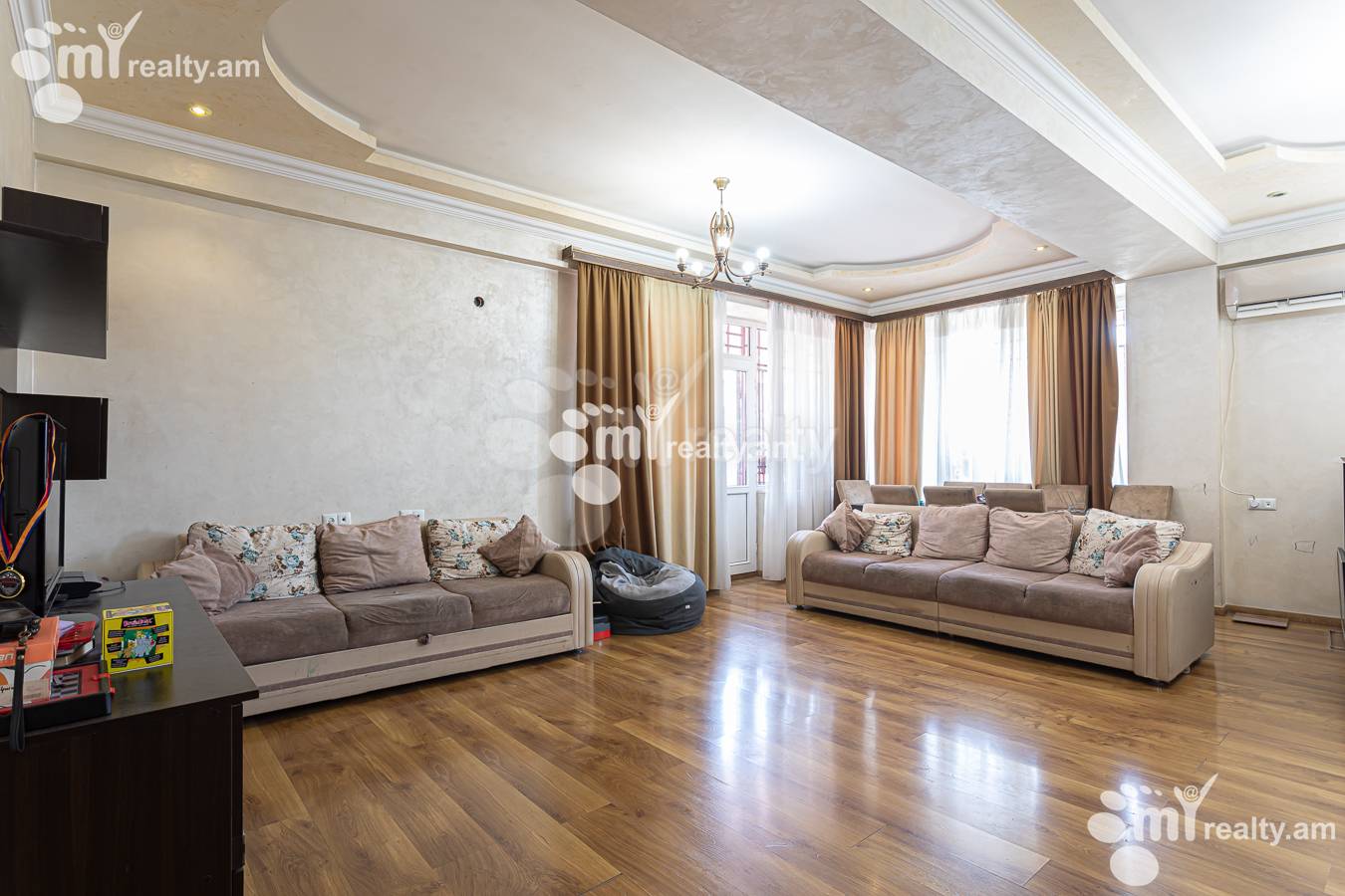 3 bedroom apartment for sale خیابان م. خورِناتسی, مرکز شهر ایروان, 156169