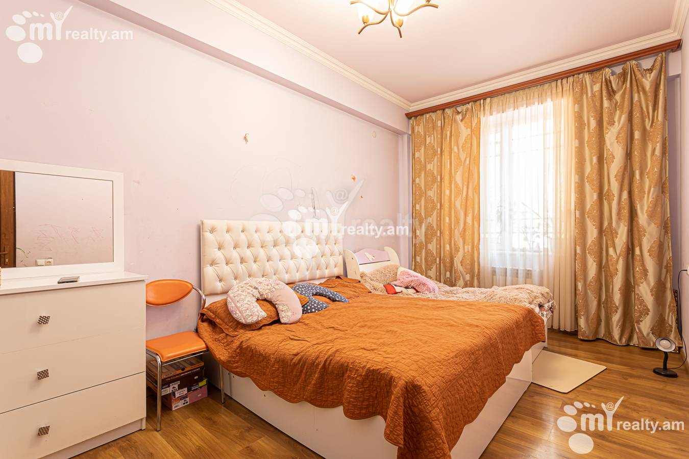 3 bedroom apartment for sale خیابان م. خورِناتسی, مرکز شهر ایروان, 156169