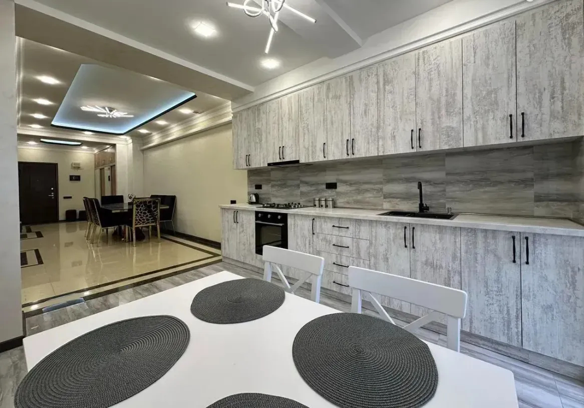3 bedroom apartment for rent Yekmalyan St, Center Yerevan, 161572