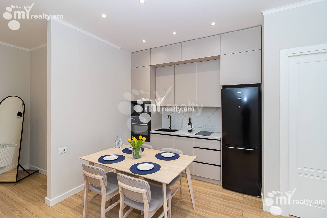 Купить 2 комнатную квартиру Арам ул, Центр Ереван, 148490