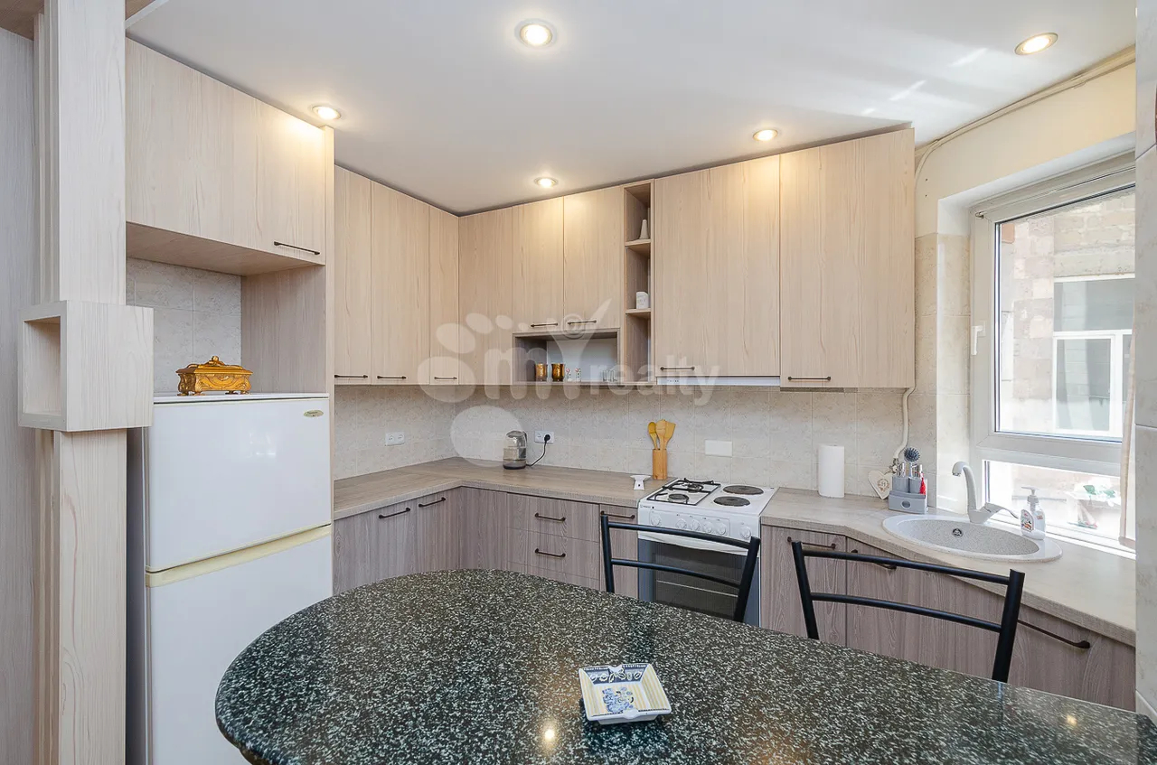 2 bedroom apartment for sale Amiryan St, Center Yerevan, 160857