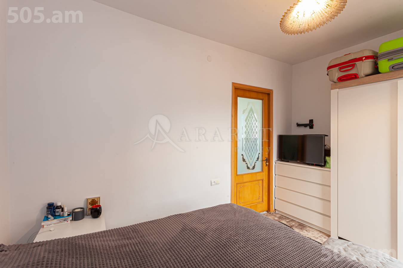 3 սենյականոց բնակարան  Աբովյան փող, Կենտրոն Երևան, 151971