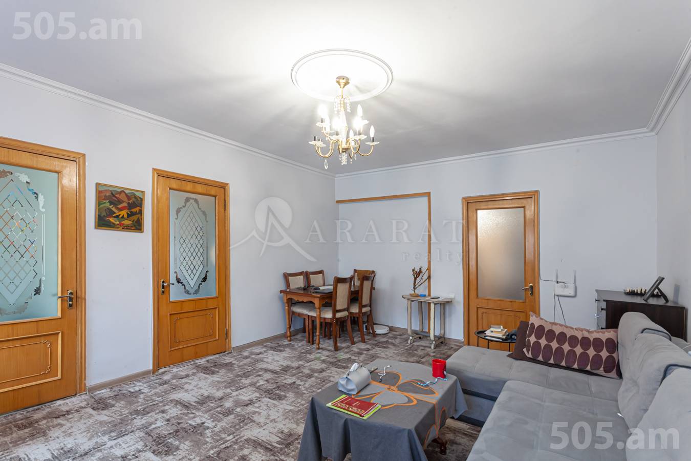 3 սենյականոց բնակարան  Աբովյան փող, Կենտրոն Երևան, 151971