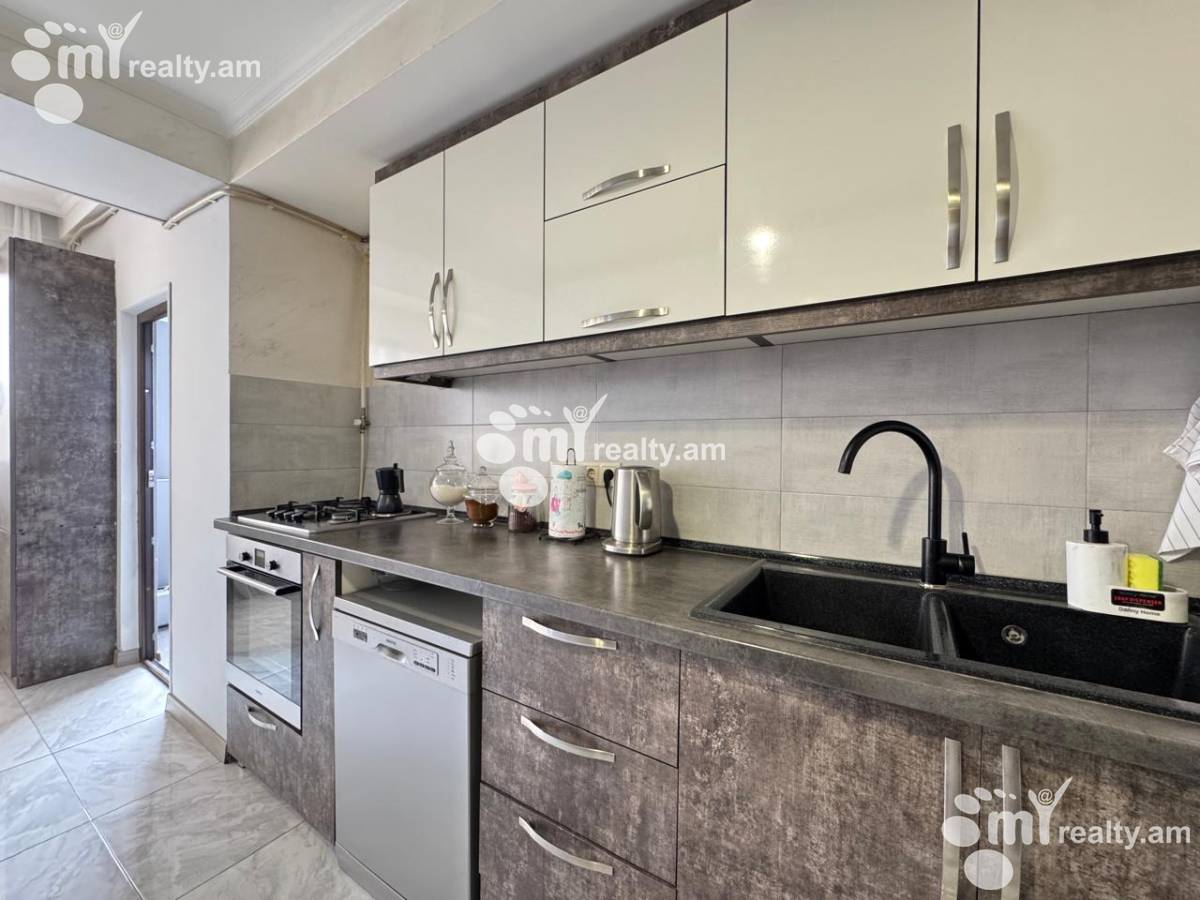 4 bedroom apartment for sale Charents St, Center Yerevan, 160427