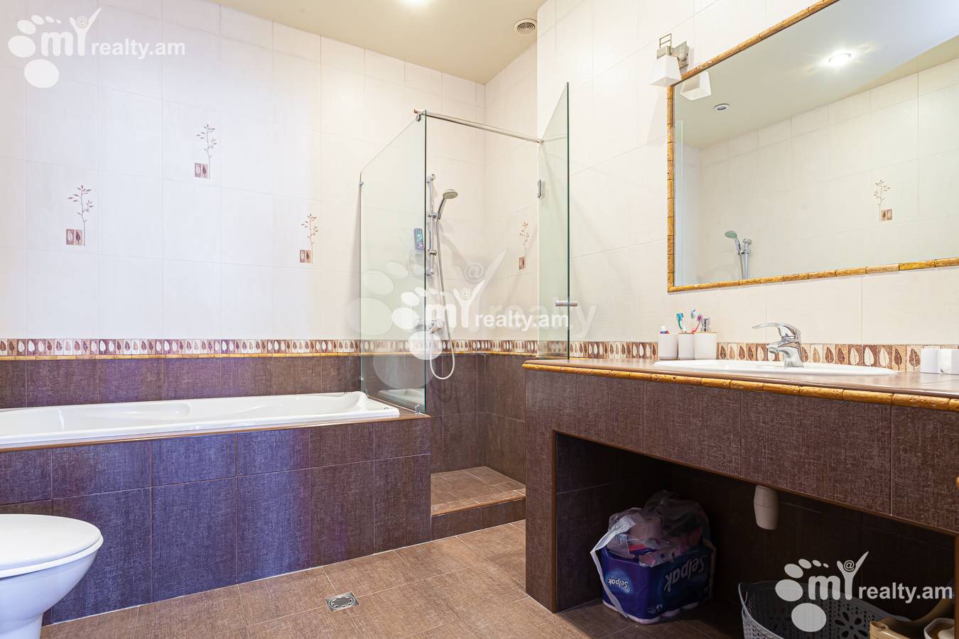 4 սենյականոց բնակարան  Դ. Դեմիրճյան փող, Կենտրոն Երևան, 155795